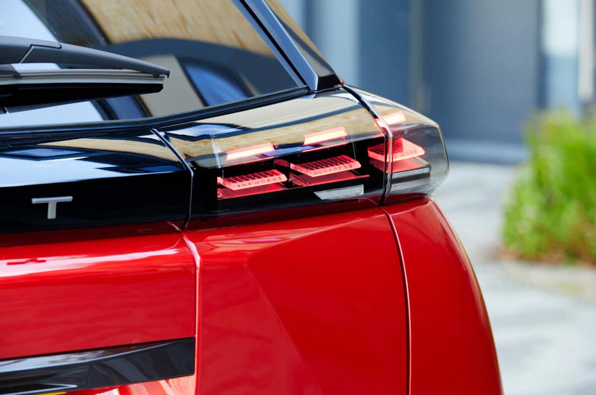 Peugeot 2008 hybrid rear light
